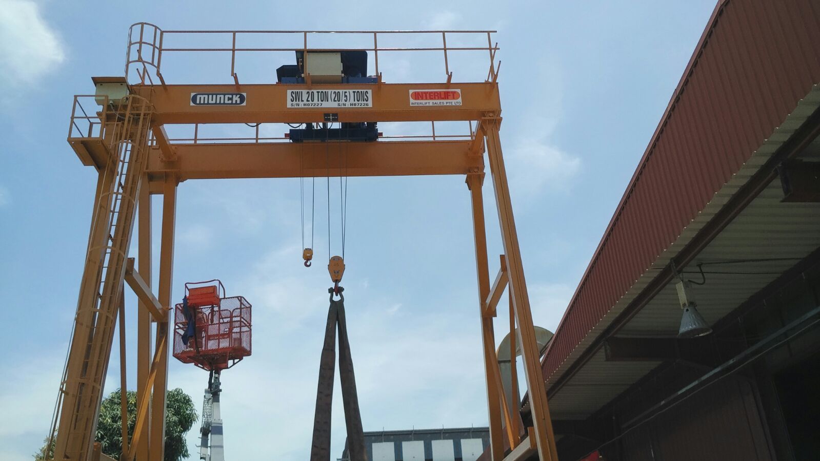 SWL 20 and 5T Double Hoist Gantry Crane - Interlift